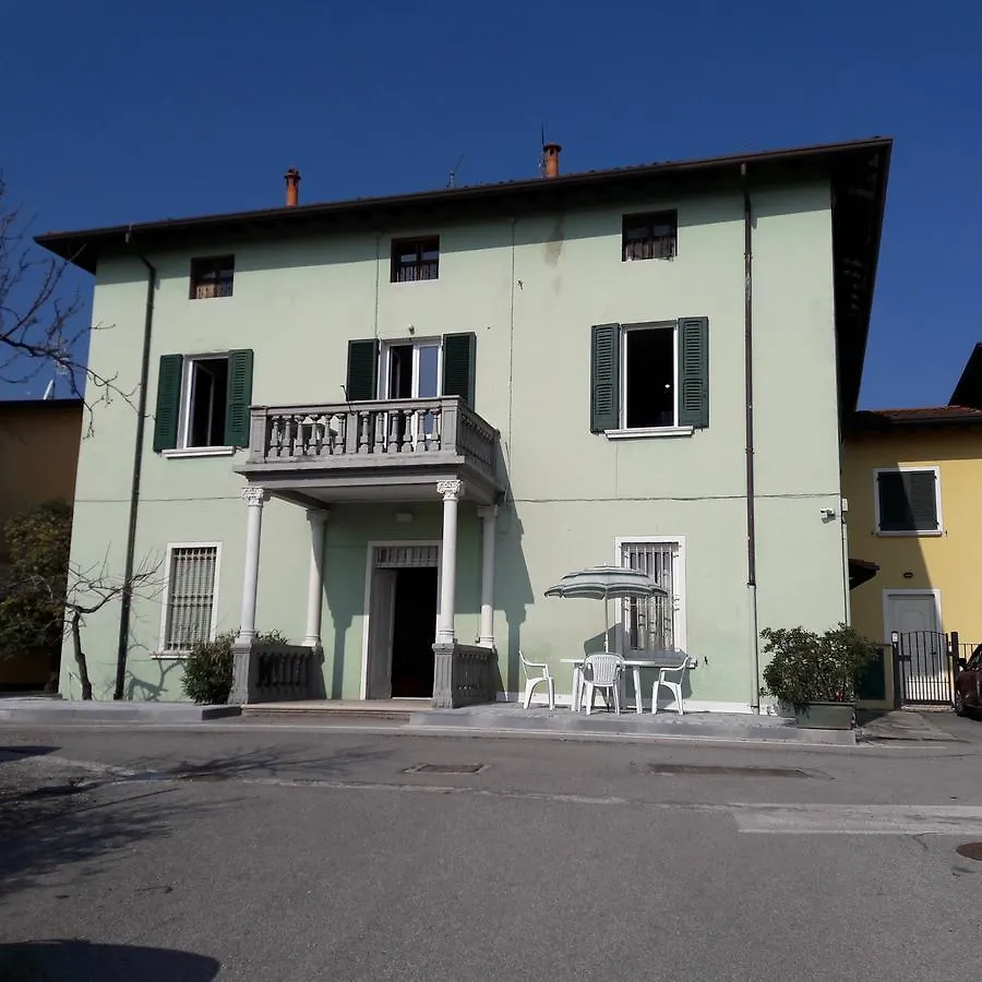 Appartamenti Esmera Desenzano del Garda Włochy